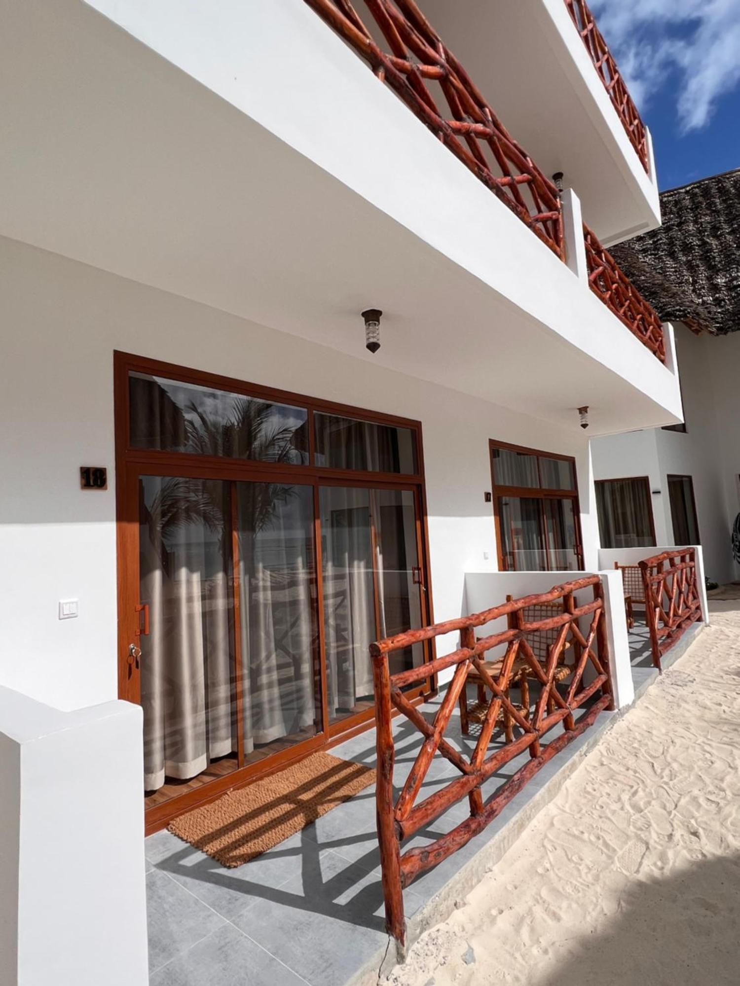 S&S Hotel Джамбиани Экстерьер фото