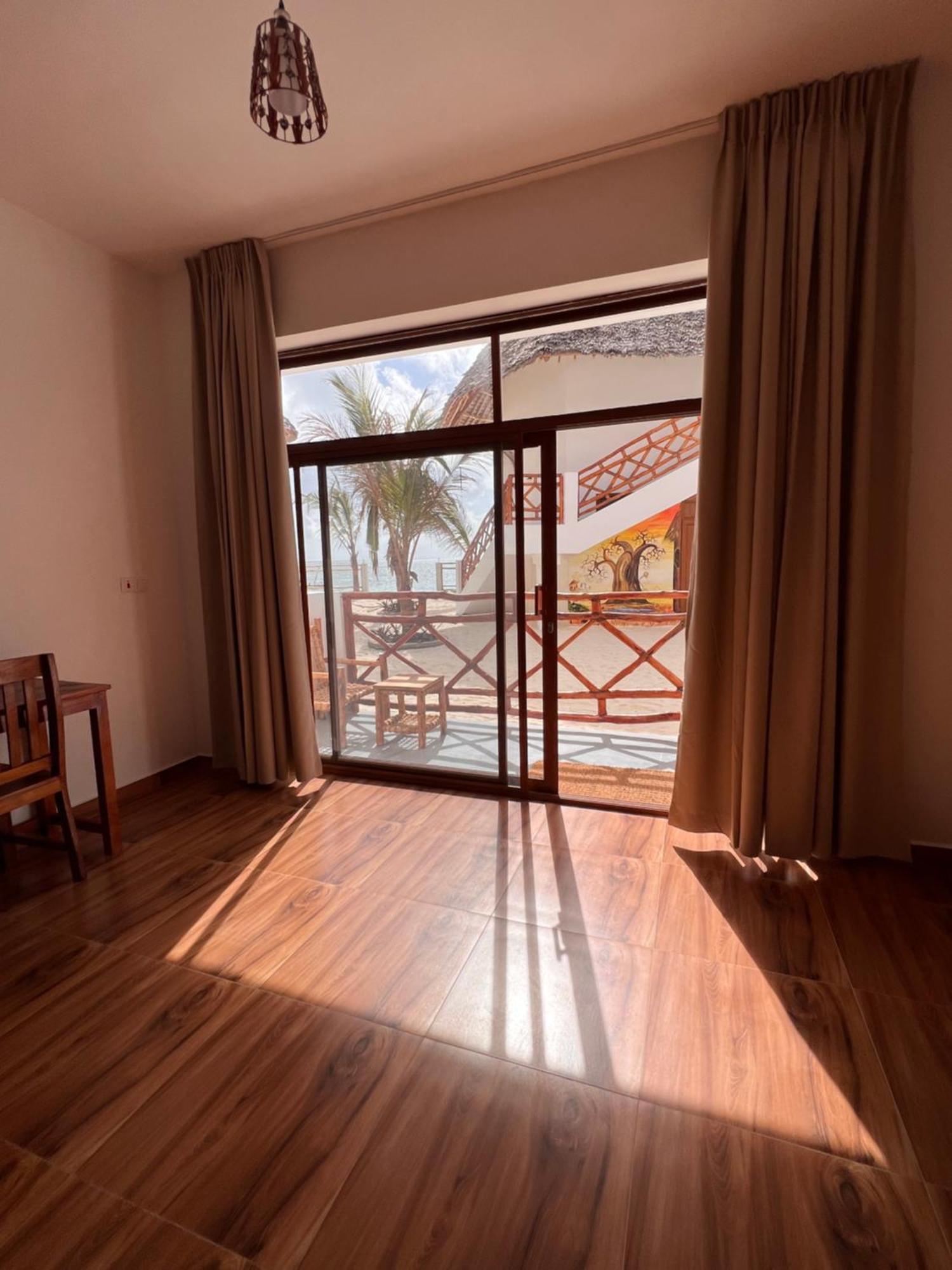 S&S Hotel Джамбиани Экстерьер фото