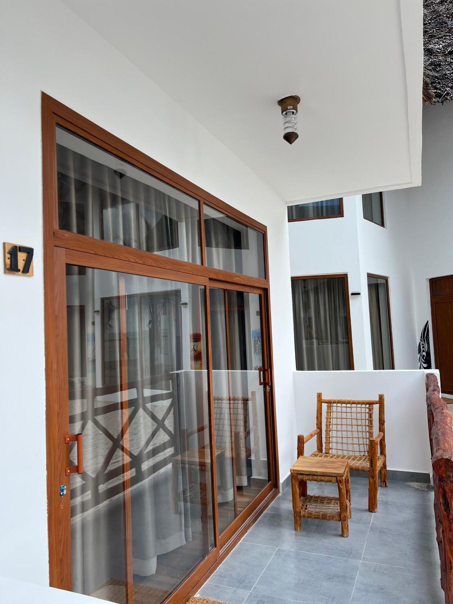 S&S Hotel Джамбиани Экстерьер фото